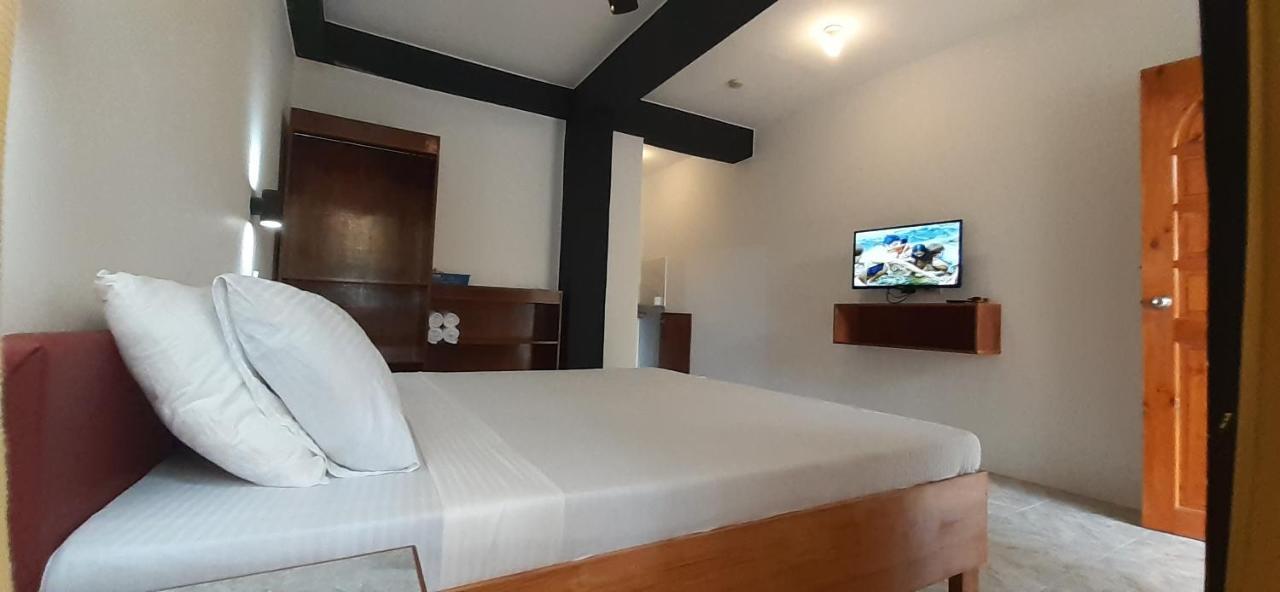 Jalyn'S Resort Sabang Puerto Galera Luaran gambar